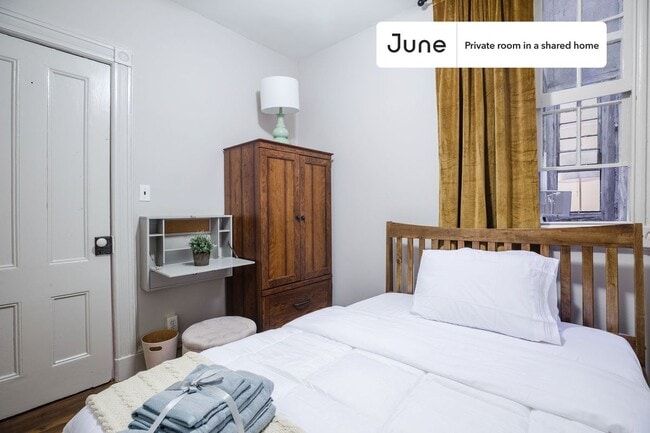 Building Photo - Room in Shared 5 bed/1 bath home in Hell's Kitchen