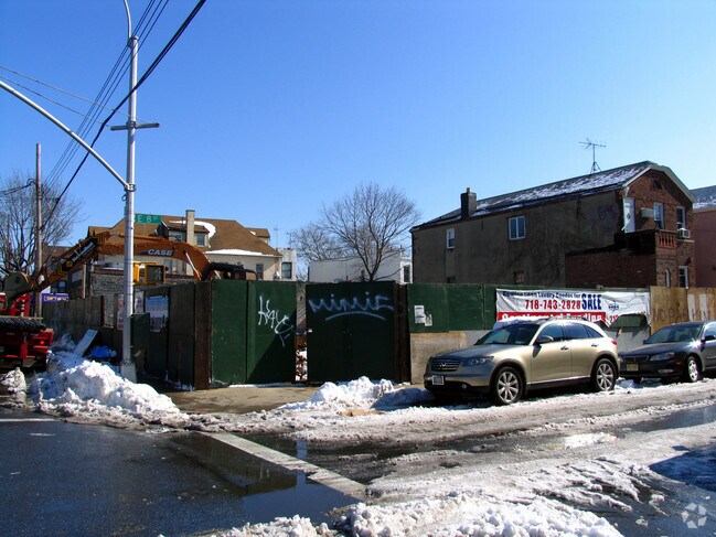 Building Photo - 802-814 Avenue U