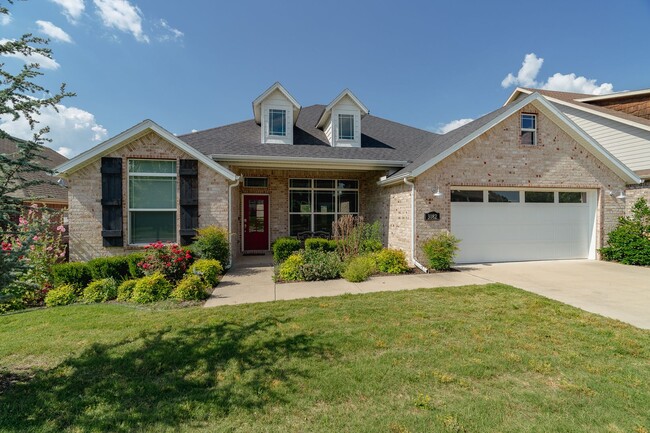 Building Photo - Immaculate 4 Bedroom Home with in Riverwal...