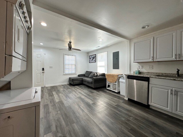 Building Photo - 1004 Grace St