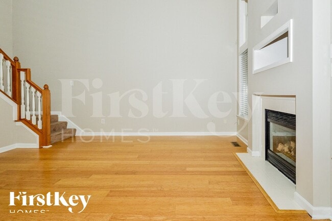 Foto del edificio - 7081 Village Oaks Dr