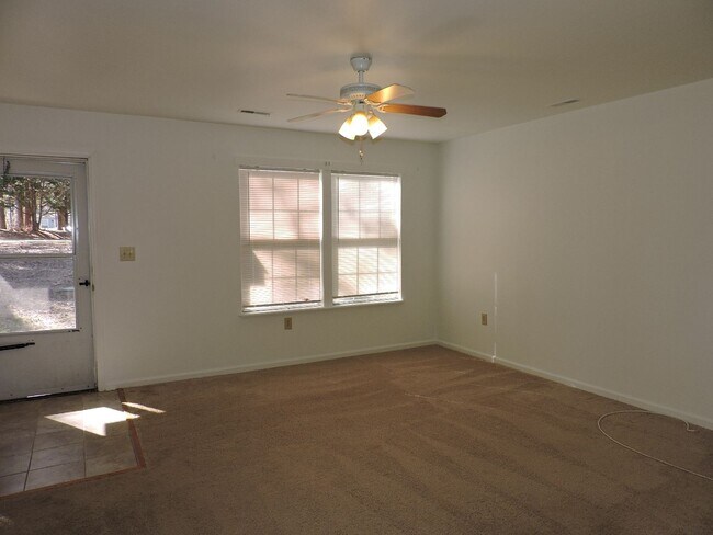 Foto del edificio - 6687Cedar Lake Drive