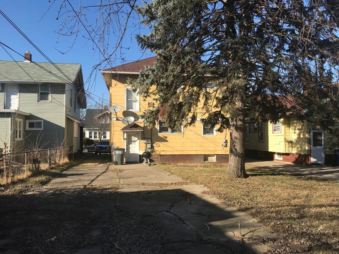 Building Photo - 1947 Sussex Pl
