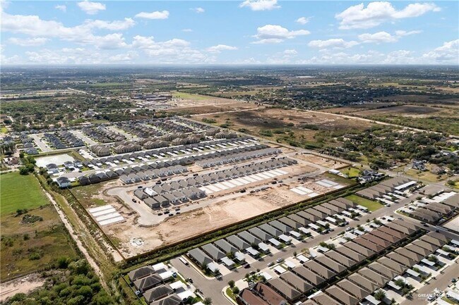 Foto del edificio - 5 W Harrison Ave