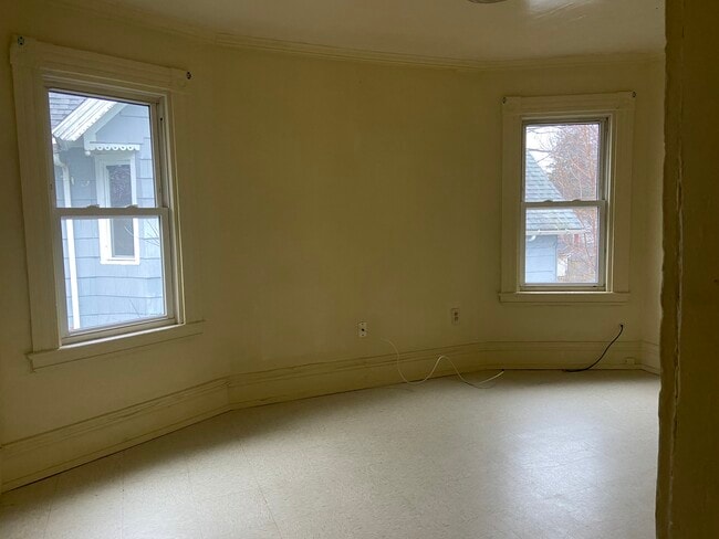 Building Photo - 45 Finch St
