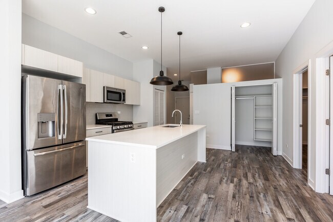 Foto del edificio - 2247 W Lawrence Ave