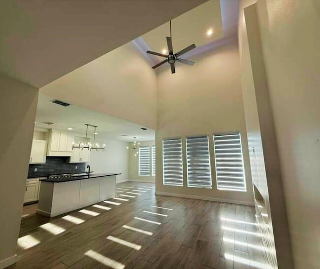 Building Photo - 7506 Cresta Bella St