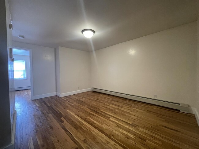 Building Photo - 204 Christopher Columbus Dr