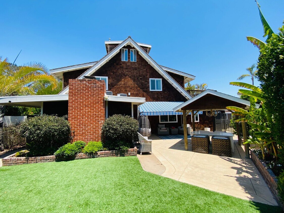 Foto principal - Coronado Village- Long-Term Furnished Rent...
