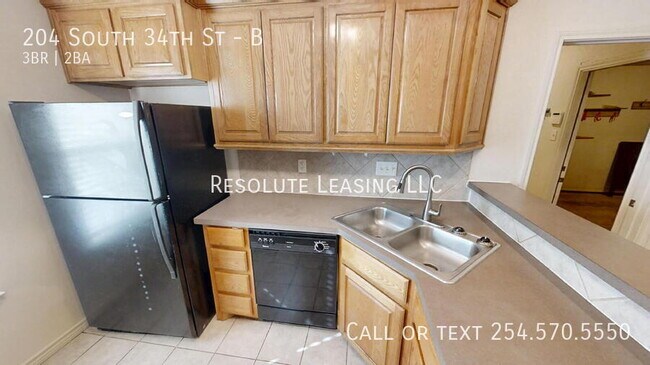 Building Photo - 204 S 34th St