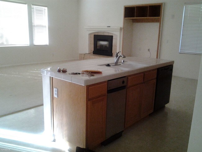 Foto del edificio - 3447 Edgewater Pl