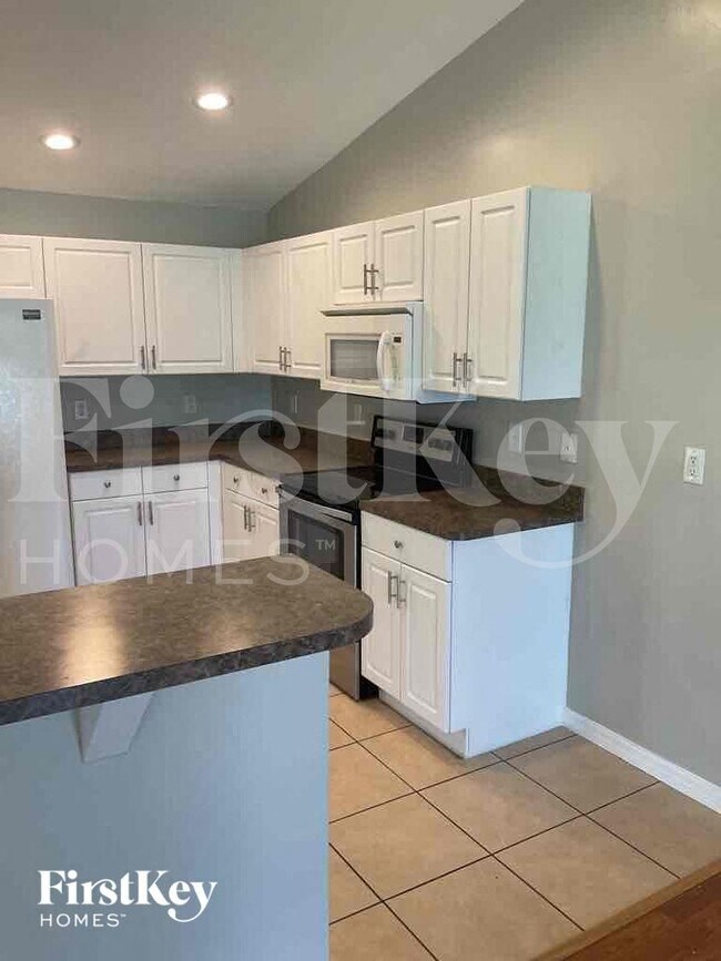 Building Photo - 2047 NE 20th Terrace