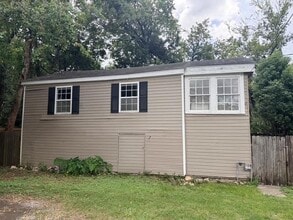 Building Photo - 109 S Carlen St