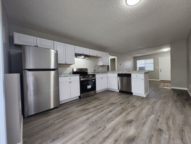 Building Photo - 2922 Straus Ln
