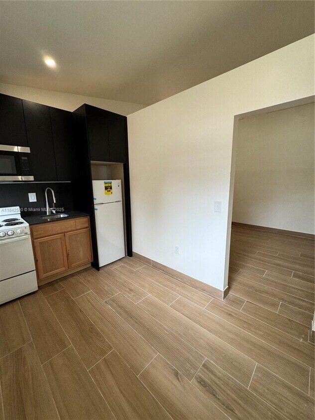 Foto principal - 901 SW 5th Ave