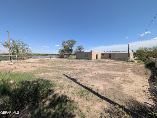 Building Photo - 13821 Villalobos Rd