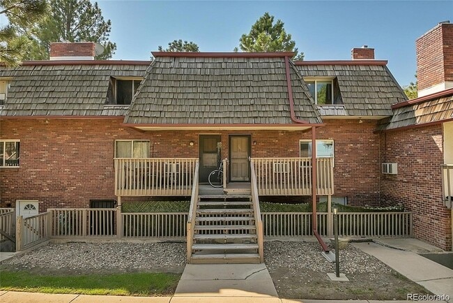 Building Photo - 5401 E Warren Ave