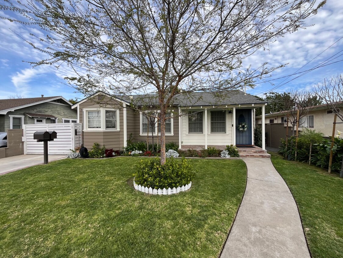 2 Bedroom 2 Bath Single Family Home in Orange - 2 Bedroom 2 Bath Single Family Home in Orange