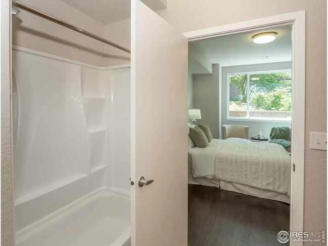 Master bath - 2850 E College Ave Apartment