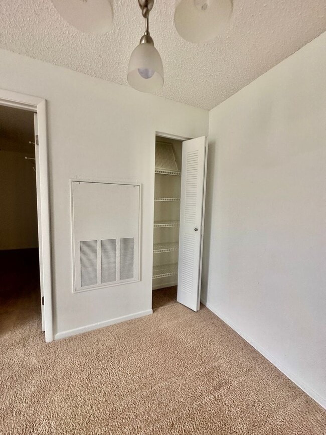 Building Photo - Beautiful 1 bed 1 bath condo in pristine location in Lake Mary