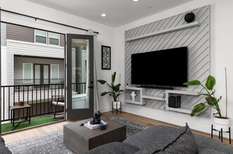 Building Photo - 3030 Live Oak St