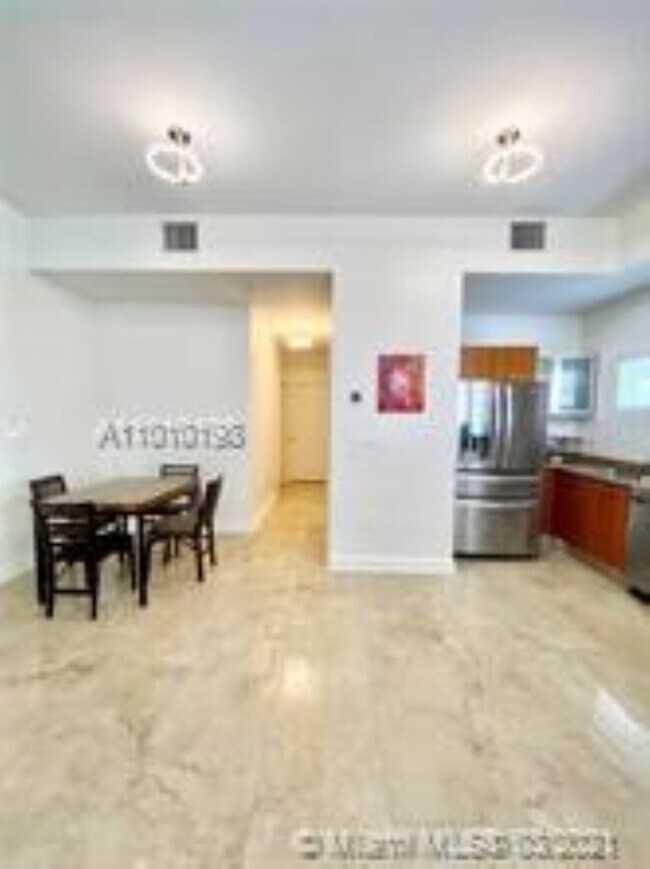Foto del edificio - 3299 Bird Ave
