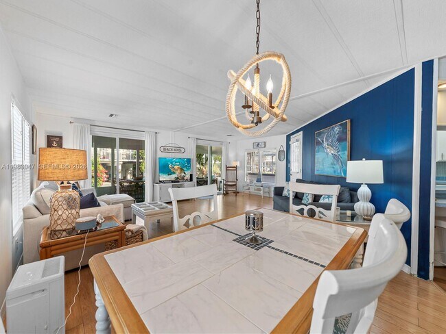 Building Photo - 806 S Jade Dr