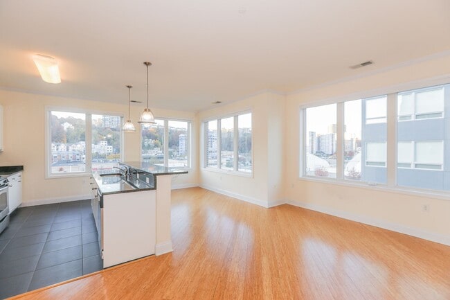 Photo - Edgewater Harbor Residential Apartment