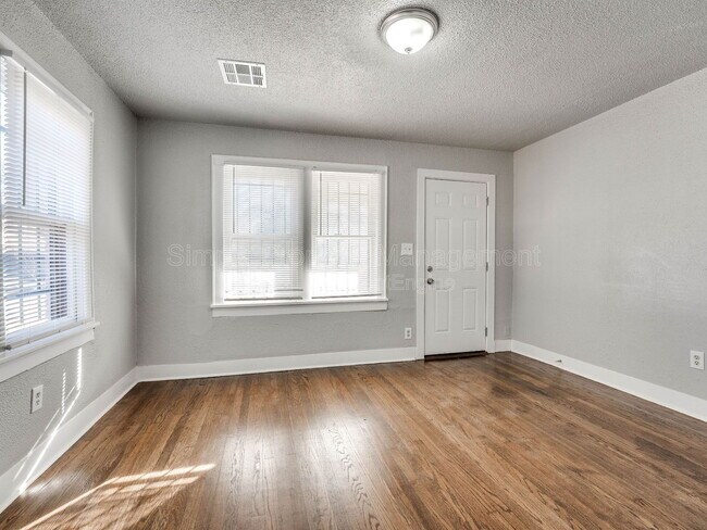 Foto del edificio - 1515 NE 13th St