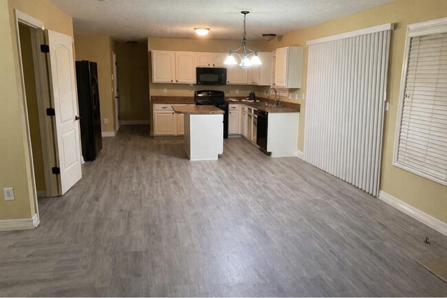 Foto del edificio - 8806 Emerald Hill Dr