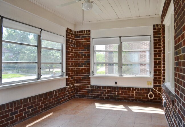 Foto del edificio - 2559 Dellwood Ave