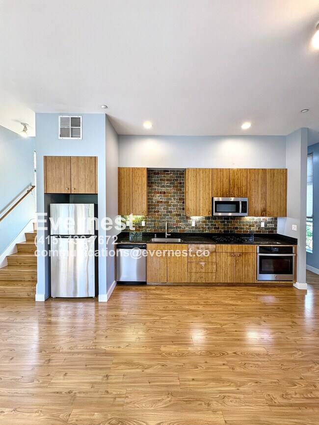 Building Photo - Beautiful 2 bed 2 bath in Oakland!