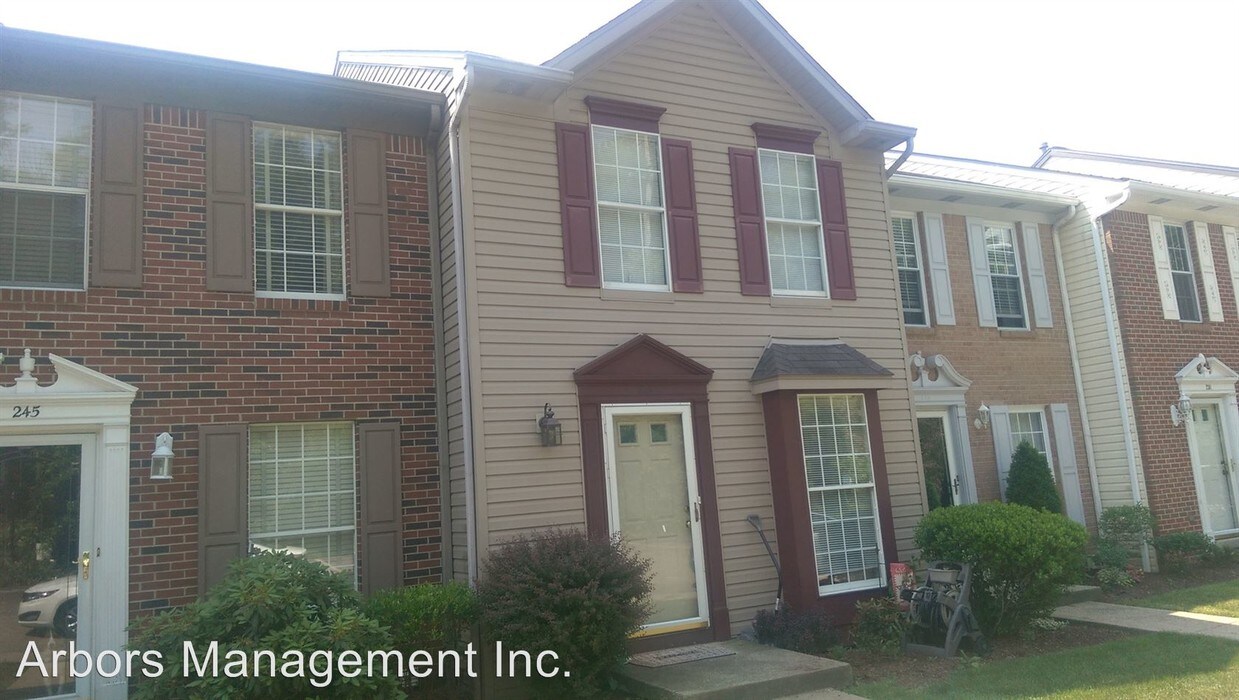 Building Photo - 247 Coxcomb Hill Rd