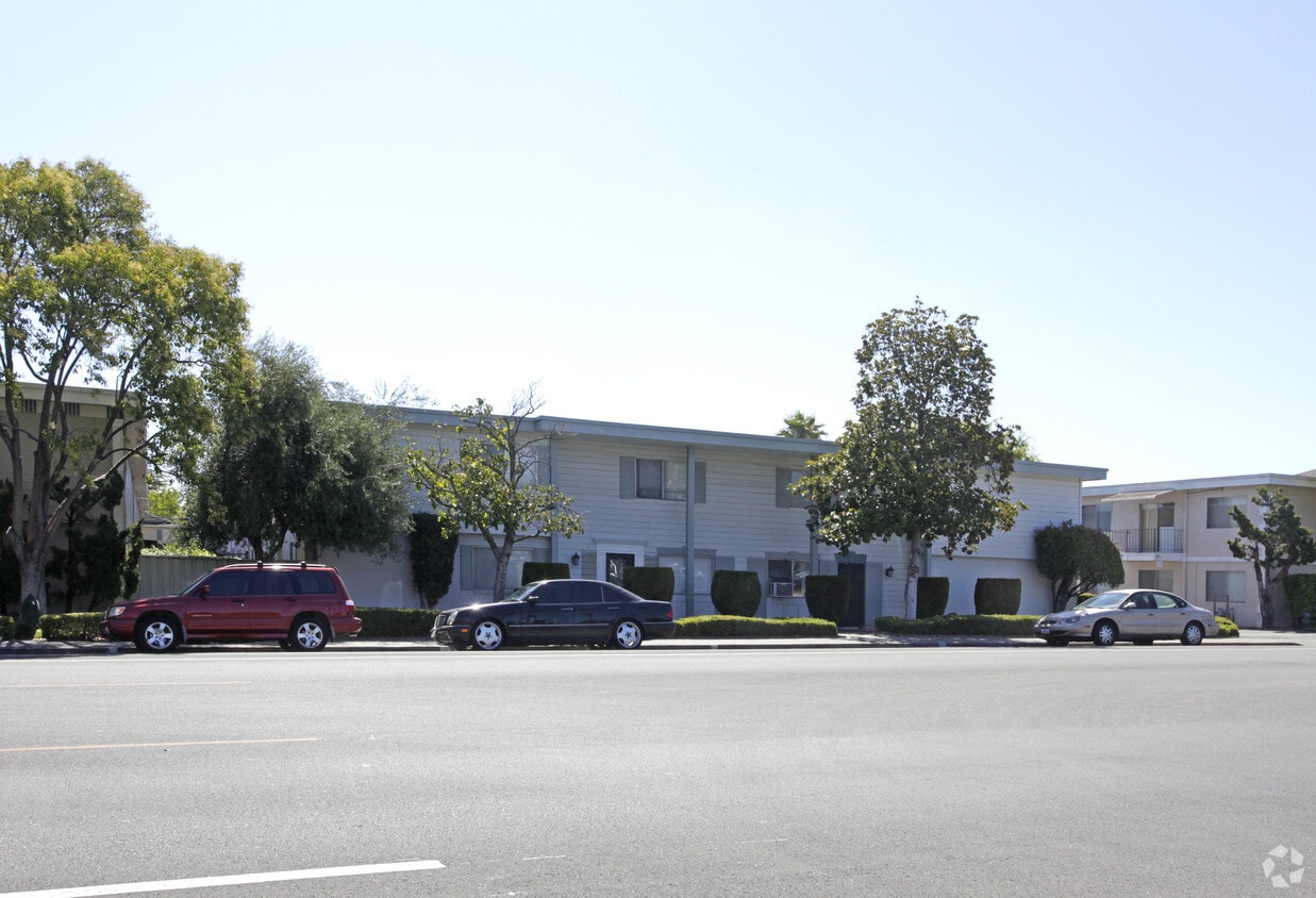 Building Photo - 1624 Hollenbeck Ave