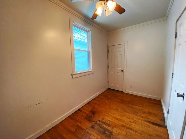 Building Photo - Stunning South Side 2br Single family home