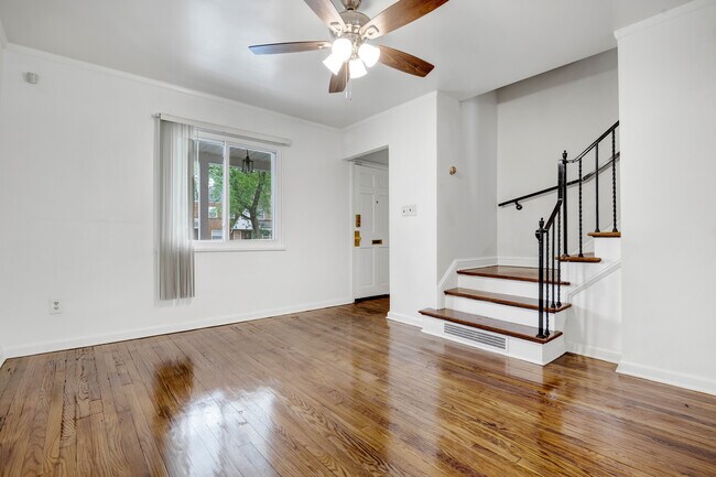 Foto del edificio - 3337 Blaine St NE