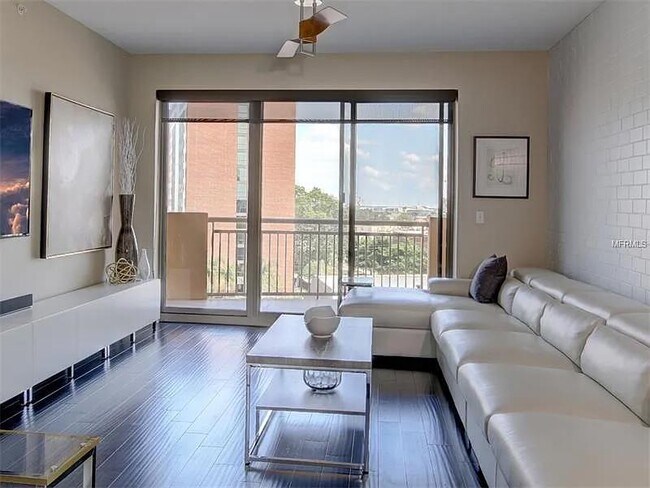 Foto del edificio - 1108 N Franklin St