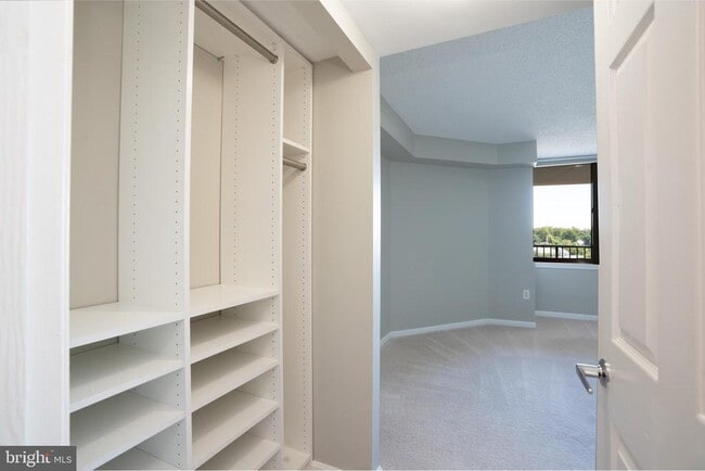 Building Photo - 10101 Grosvenor Pl