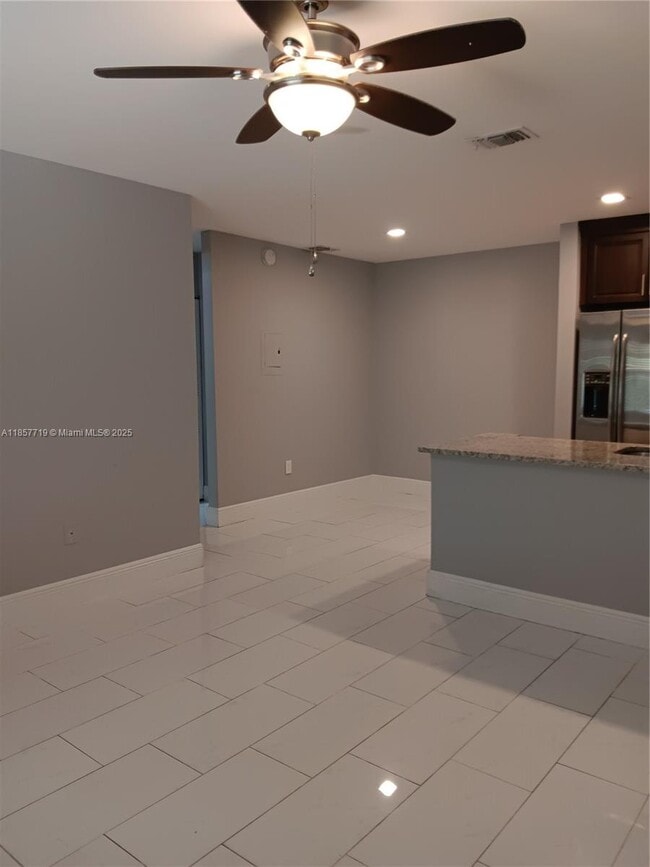 Foto del edificio - 6040 Shaker Wood Cir