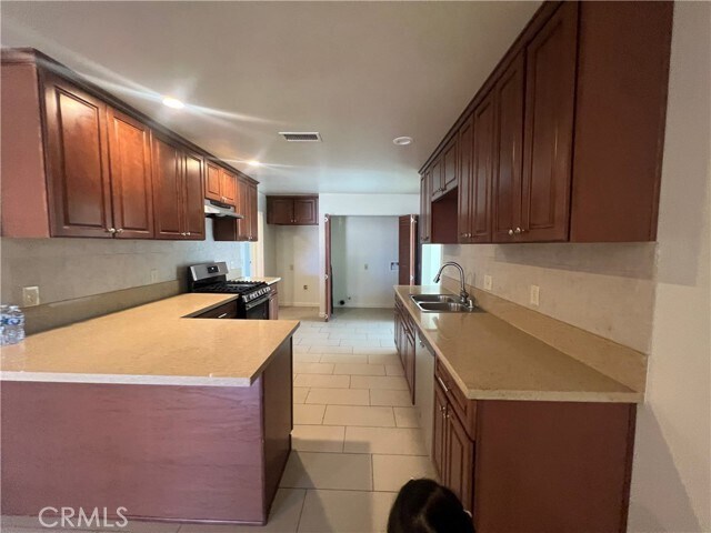 Foto del edificio - 44558 Stanridge Ave
