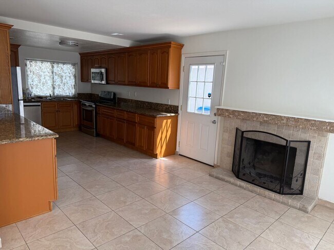 Foto del edificio - 5867 Cape Horn Dr