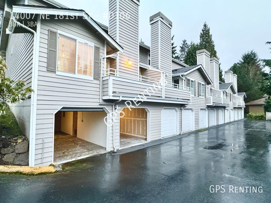 Primary Photo - Large Townhome. Downtown Woodinville!