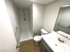 Building Photo - 610 SE 13th Ct