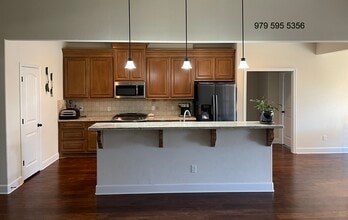 Building Photo - 1204 Robinsville Ct