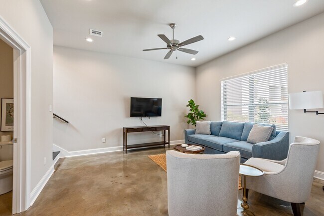 Building Photo - 203 Firethorn Dr