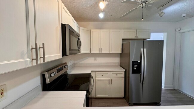 Foto del edificio - 1746 Harborside Cir