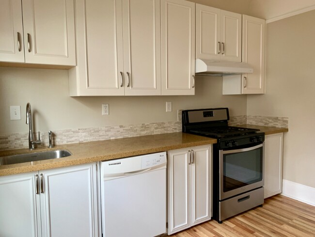 Building Photo - 210 Frisbie St