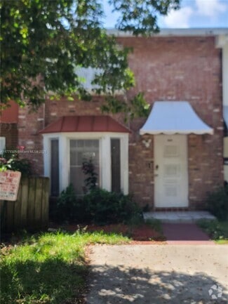 Building Photo - 3609 Townhouse Ct