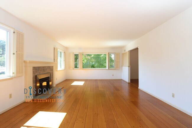 Foto del edificio - Charming Mid-Century Gem in Montclair Village