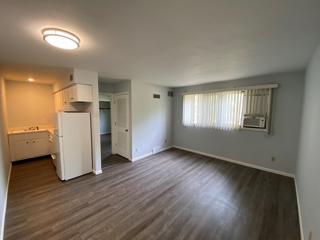 Foto del edificio - 1336 E 11th St